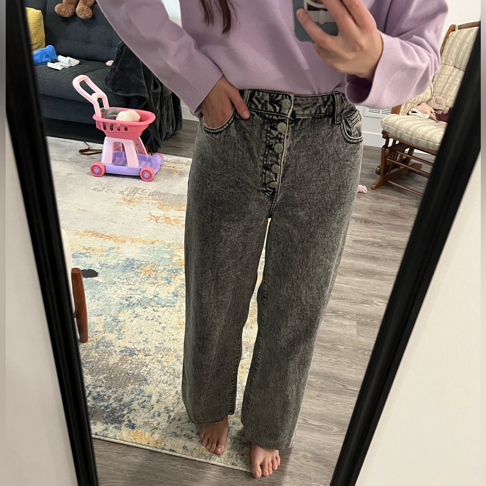 Cute wide leg jeans 
Size XS-S
(My height: 5’8) 
 
Worn about 3 times